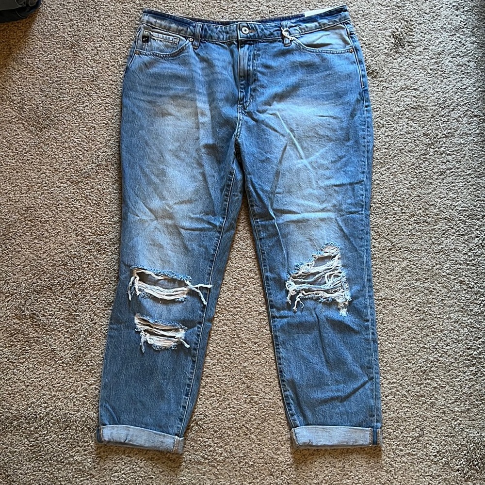 NEVER WORN KanCan Relaxed Fit Mom Jeans